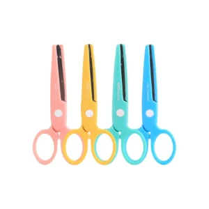 Tijera 5.25  Escolar Mango Plastico Deli Surtido